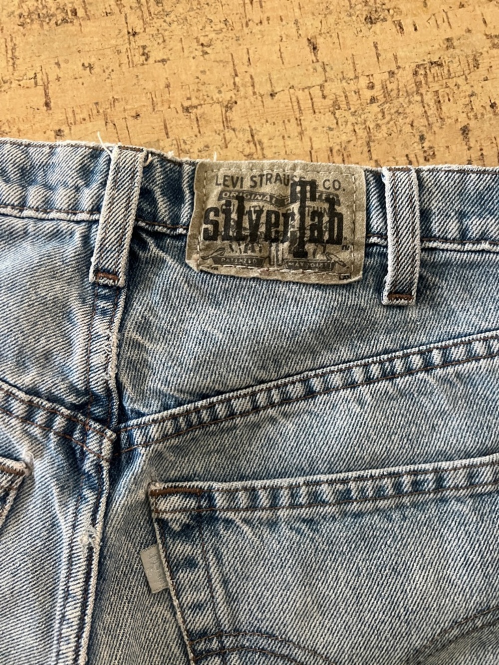 Vintage Levi’s Silvertab Relaxed fit cutoff denim shorts size 29 light wash - Picture 4 of 12